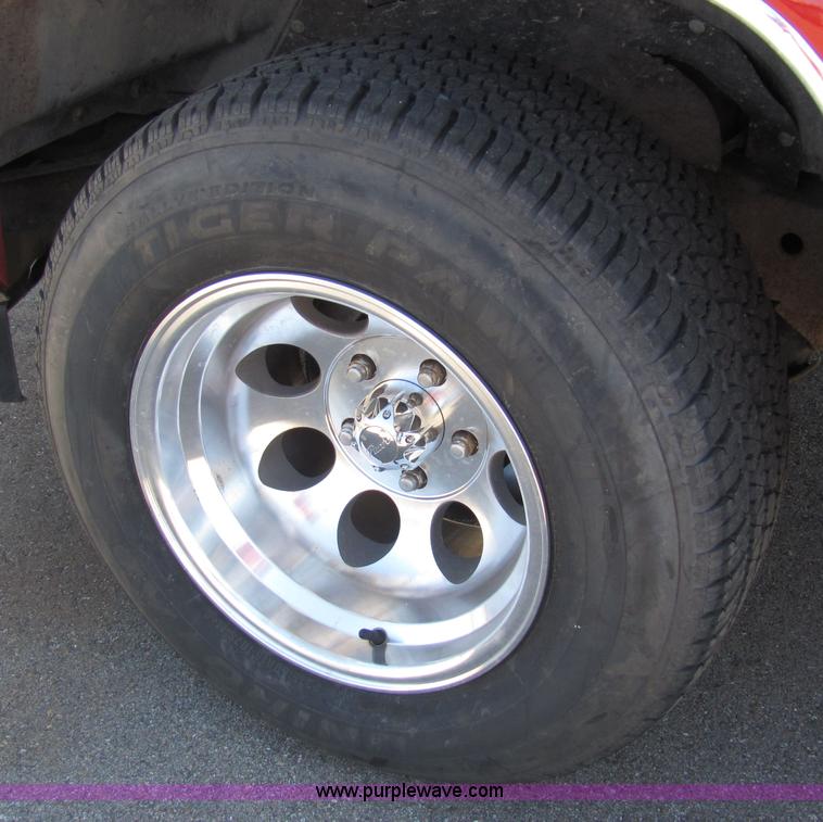 image for item 2239 1992 Chevrolet C1500 pickup truck