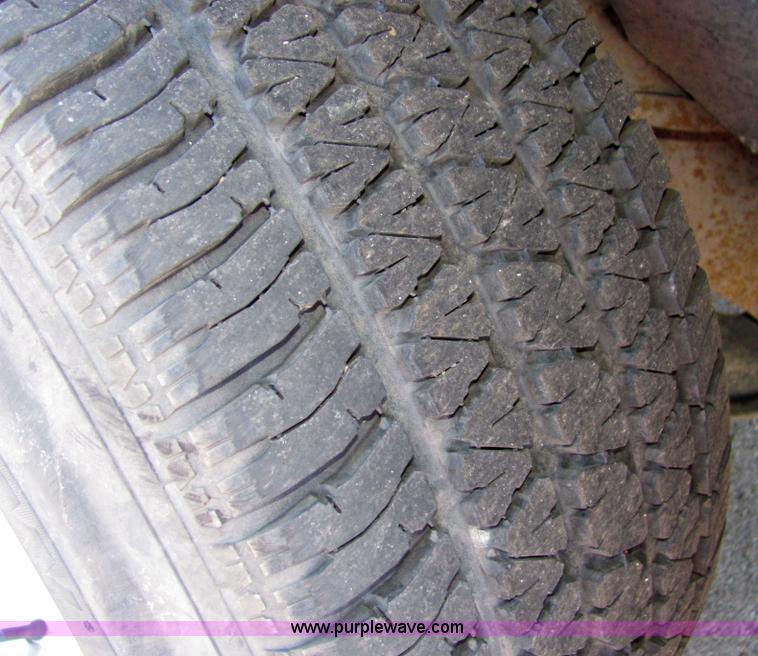 image for item 2239 1992 Chevrolet C1500 pickup truck