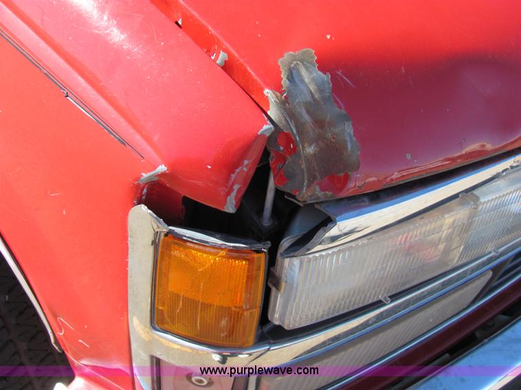 image for item 2239 1992 Chevrolet C1500 pickup truck