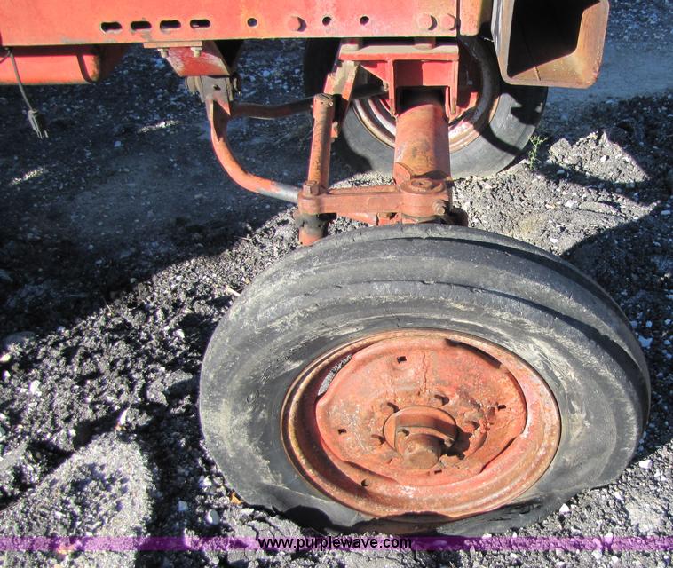 image for item 2704 1960 Farmall 560 tractor