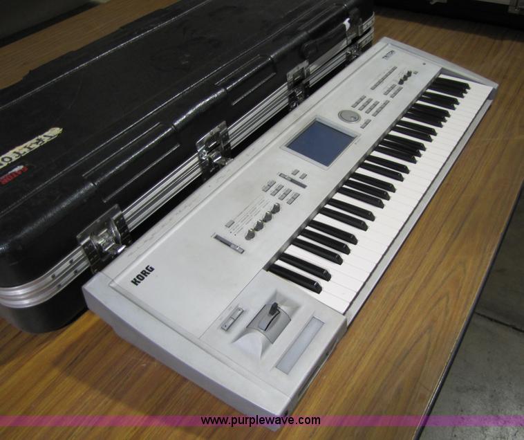image for item 5201 Korg Triton music workstation/sampler keyboard