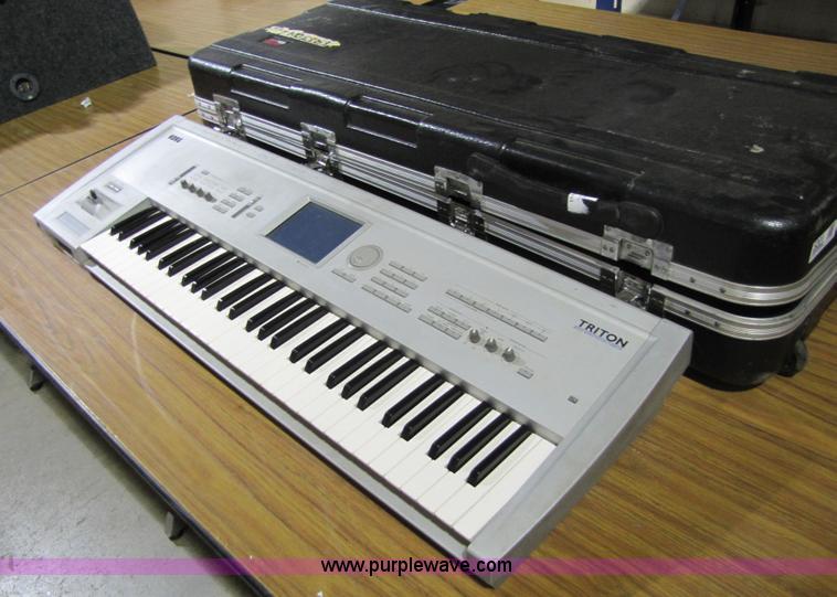 image for item 5201 Korg Triton music workstation/sampler keyboard