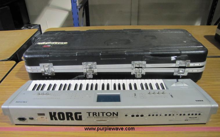 image for item 5201 Korg Triton music workstation/sampler keyboard