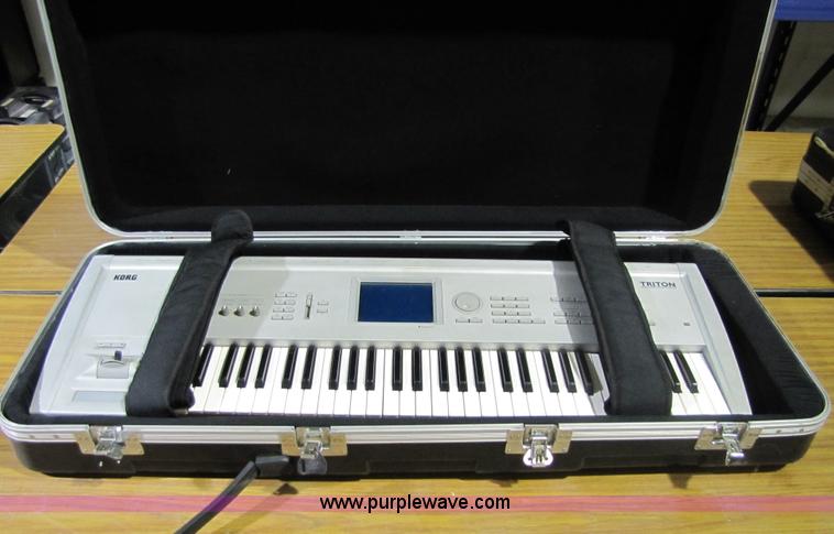 image for item 5201 Korg Triton music workstation/sampler keyboard