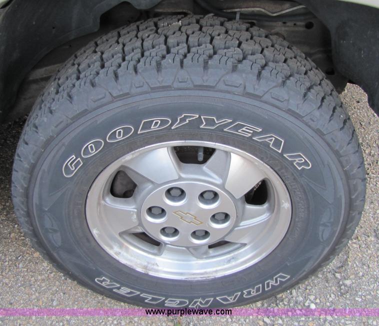 image for item 5259 2000 Chevrolet Tahoe K1500 Non-repairable certificate, parts only