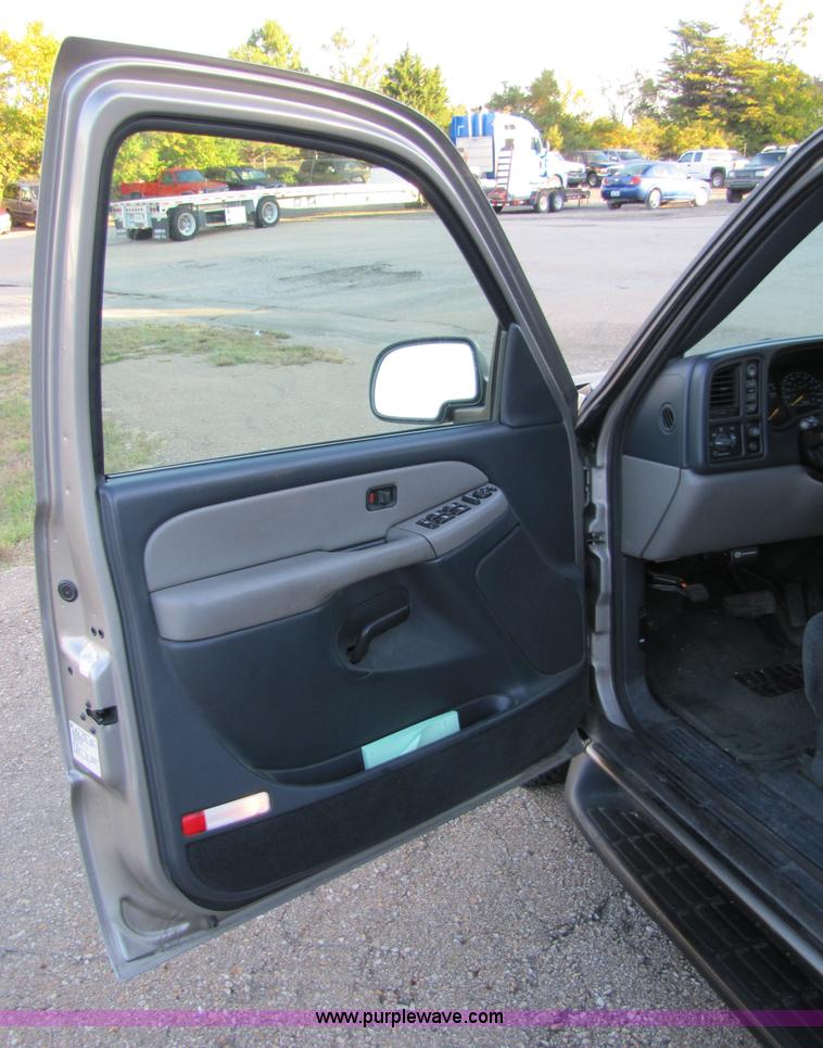 image for item 5259 2000 Chevrolet Tahoe K1500 Non-repairable certificate, parts only