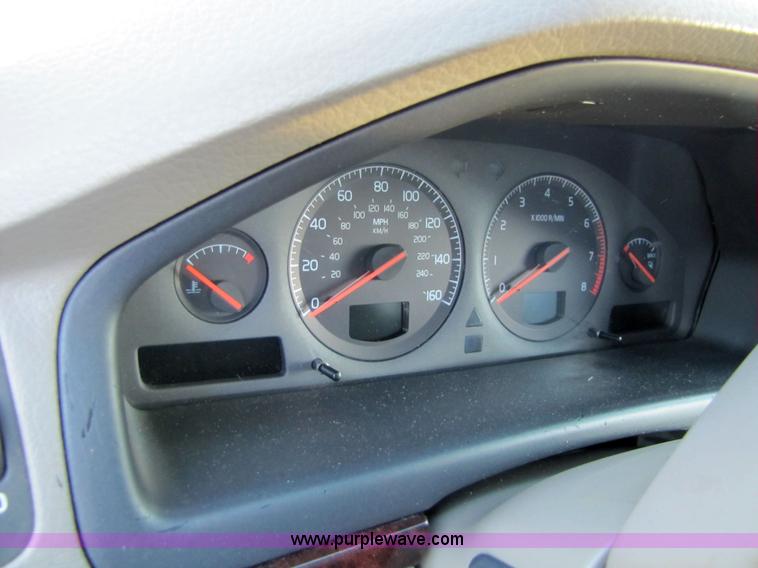 image for item 5260 2001 Volvo S80