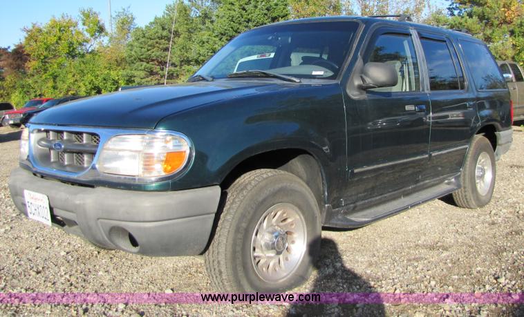 image for item 5262 1999 Ford Explorer Non-repairable certificate, parts only
