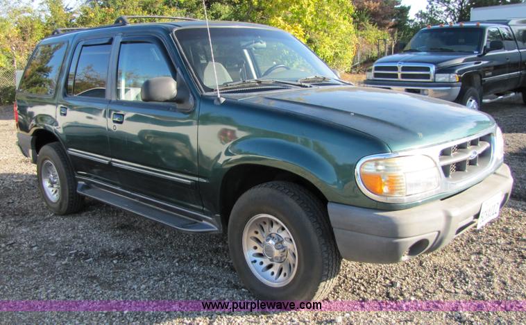 image for item 5262 1999 Ford Explorer Non-repairable certificate, parts only