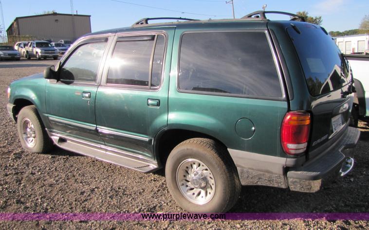 image for item 5262 1999 Ford Explorer Non-repairable certificate, parts only