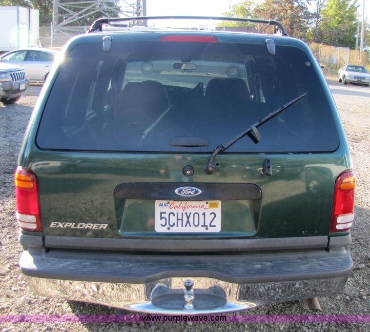 image for item 5262 1999 Ford Explorer Non-repairable certificate, parts only