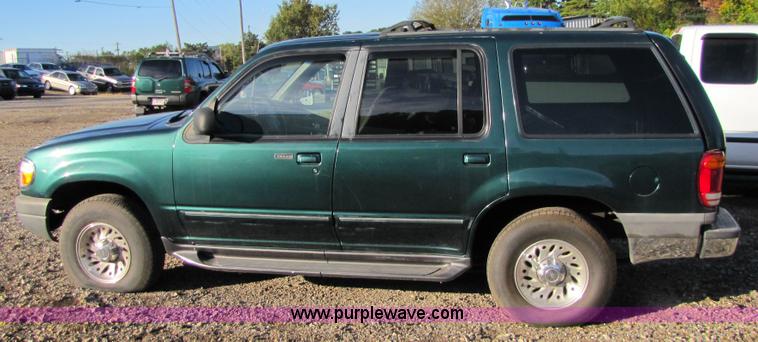 image for item 5262 1999 Ford Explorer Non-repairable certificate, parts only