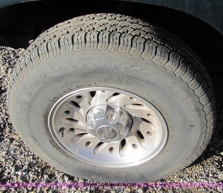 image for item 5262 1999 Ford Explorer Non-repairable certificate, parts only