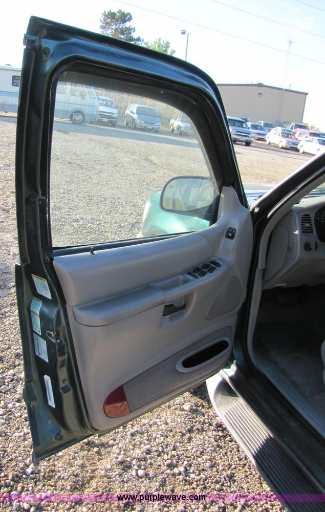 image for item 5262 1999 Ford Explorer Non-repairable certificate, parts only