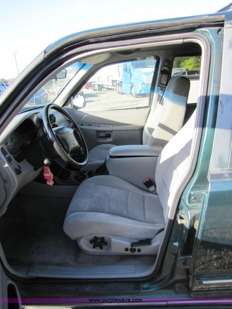 image for item 5262 1999 Ford Explorer Non-repairable certificate, parts only