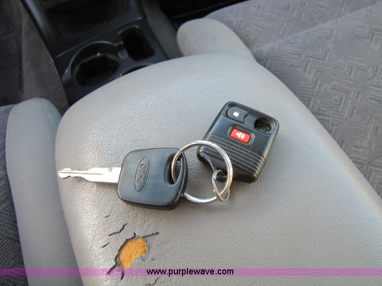 image for item 5262 1999 Ford Explorer Non-repairable certificate, parts only