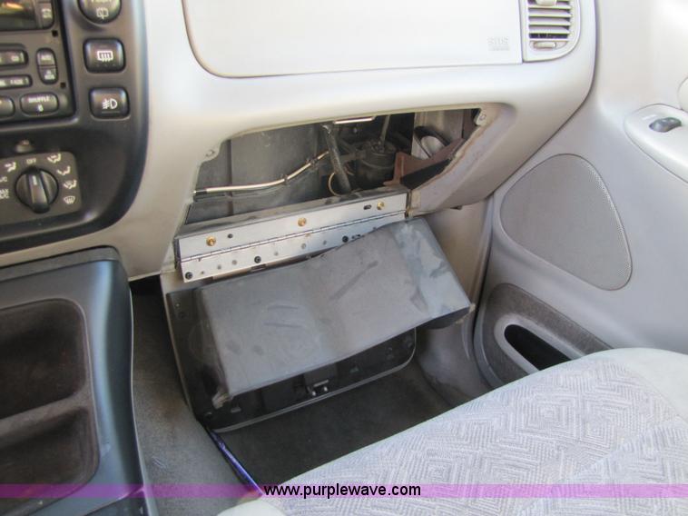 image for item 5262 1999 Ford Explorer Non-repairable certificate, parts only