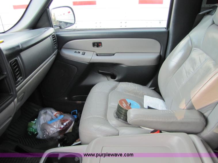 image for item 5265 2001 Chevrolet K1500 Suburban