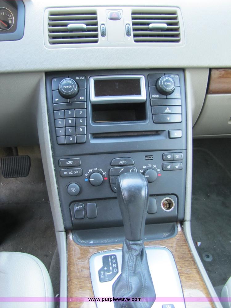 image for item 5268 2005 Volvo XTC90 Non-repairable certificate, parts only