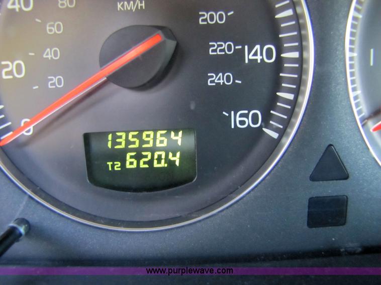 image for item 5268 2005 Volvo XTC90 Non-repairable certificate, parts only