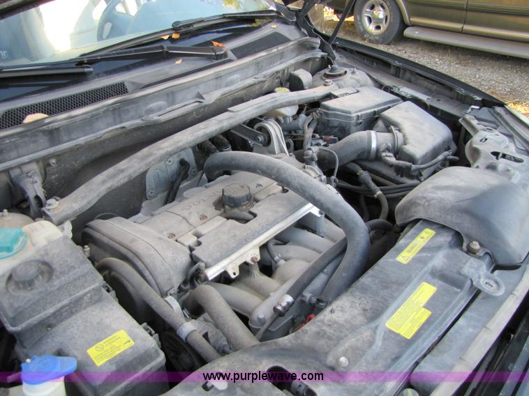 image for item 5268 2005 Volvo XTC90 Non-repairable certificate, parts only