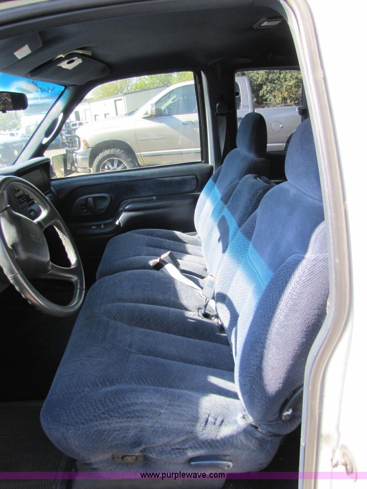 image for item 5272 1998 GMC Sierra C1500 pickup truck