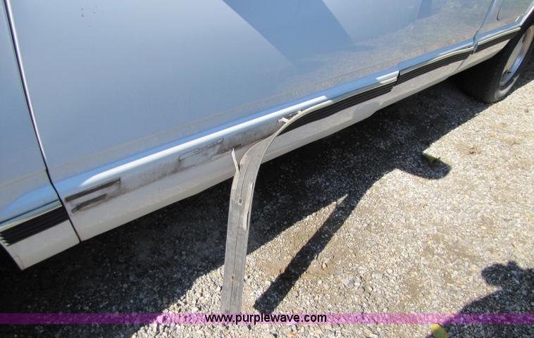 image for item 5272 1998 GMC Sierra C1500 pickup truck