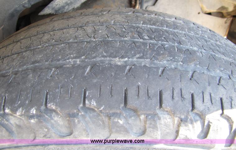 image for item 5272 1998 GMC Sierra C1500 pickup truck