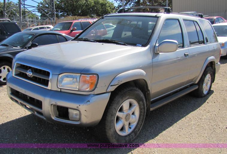 image for item 5273 1999 Nissan Pathfinder