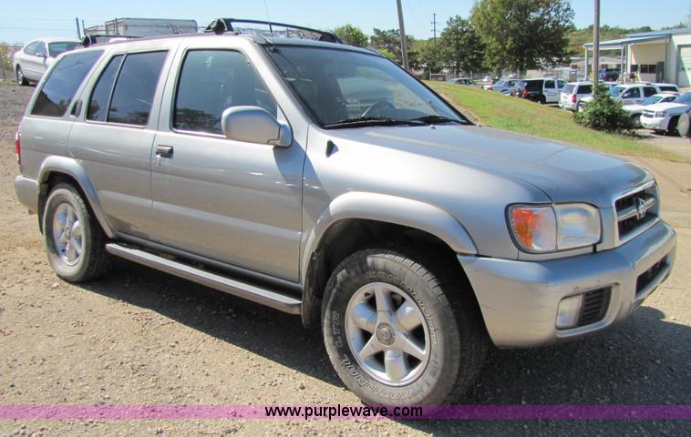 image for item 5273 1999 Nissan Pathfinder