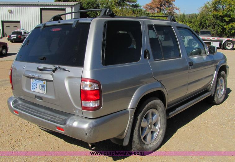 image for item 5273 1999 Nissan Pathfinder