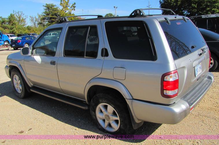 image for item 5273 1999 Nissan Pathfinder
