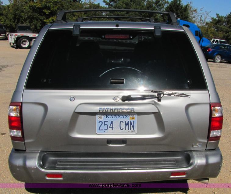 image for item 5273 1999 Nissan Pathfinder