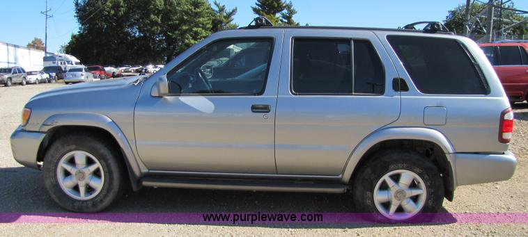 image for item 5273 1999 Nissan Pathfinder