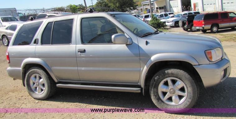 image for item 5273 1999 Nissan Pathfinder