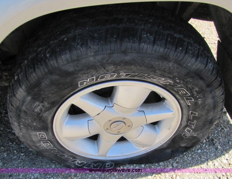 image for item 5273 1999 Nissan Pathfinder