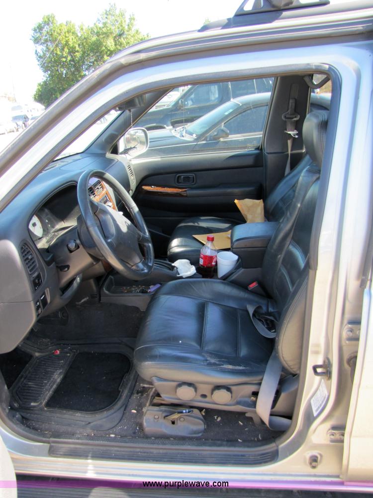 image for item 5273 1999 Nissan Pathfinder