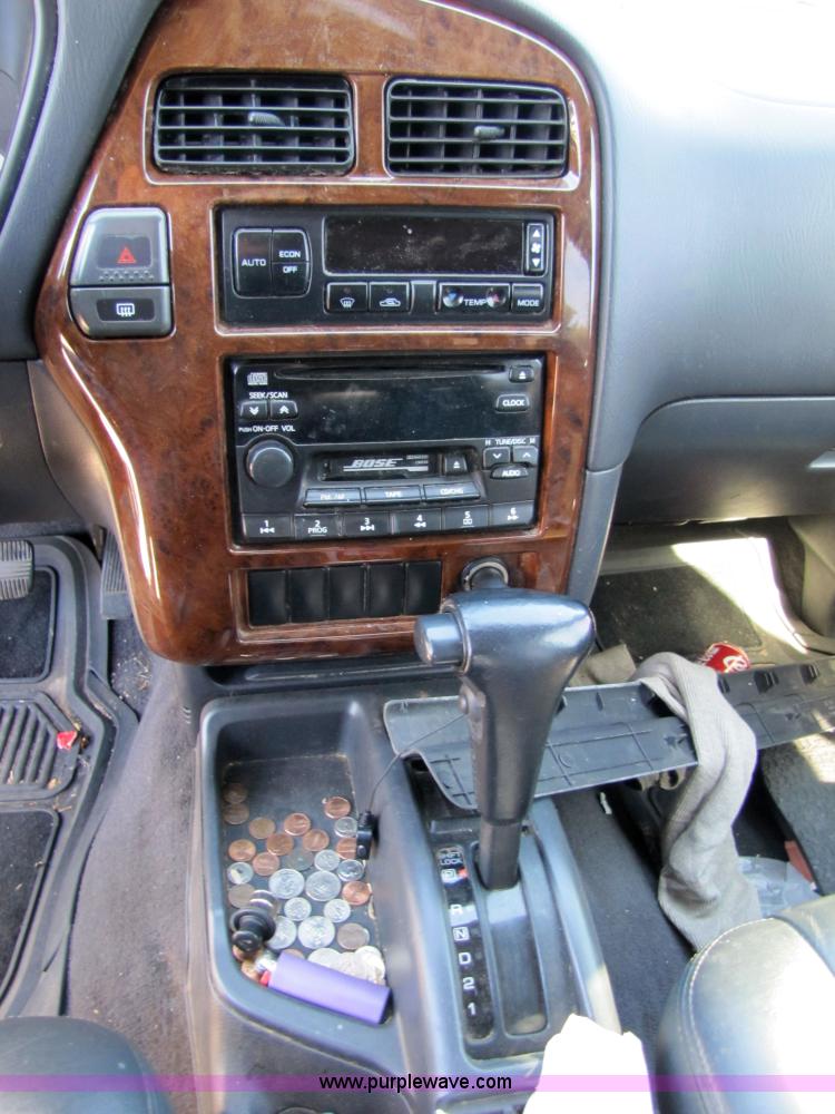 image for item 5273 1999 Nissan Pathfinder