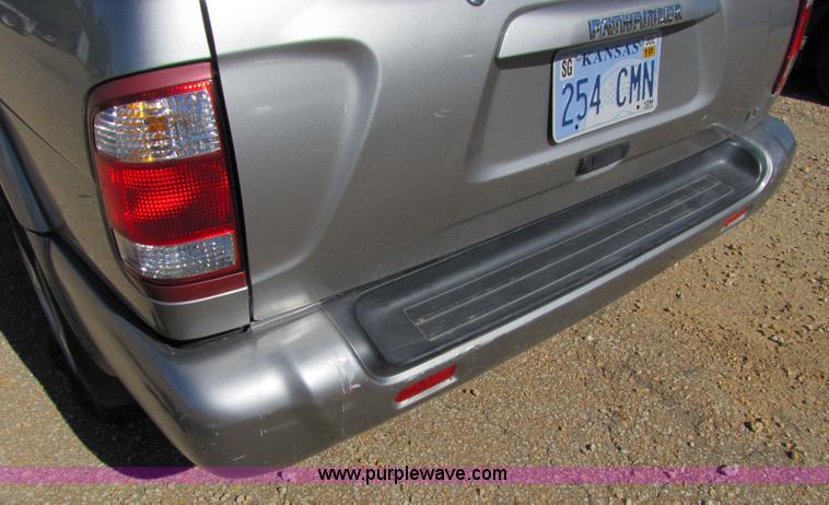 image for item 5273 1999 Nissan Pathfinder