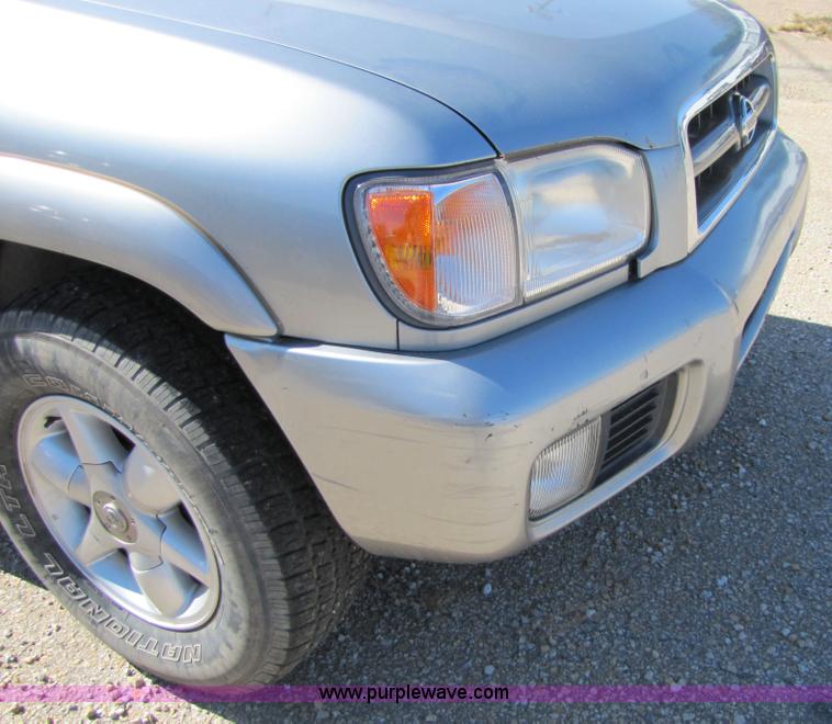 image for item 5273 1999 Nissan Pathfinder