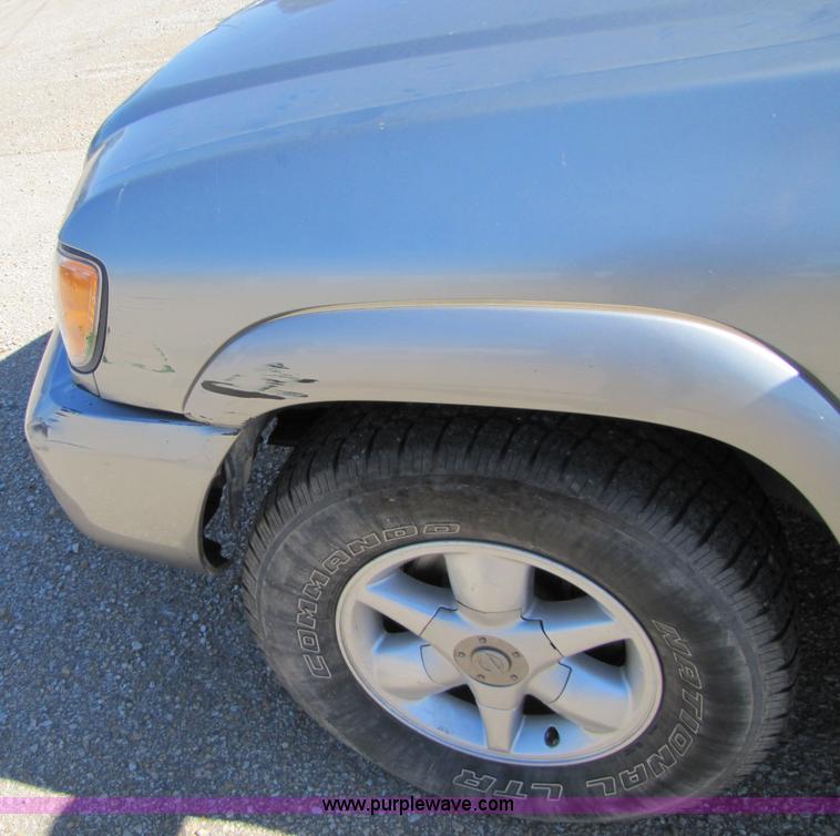 image for item 5273 1999 Nissan Pathfinder
