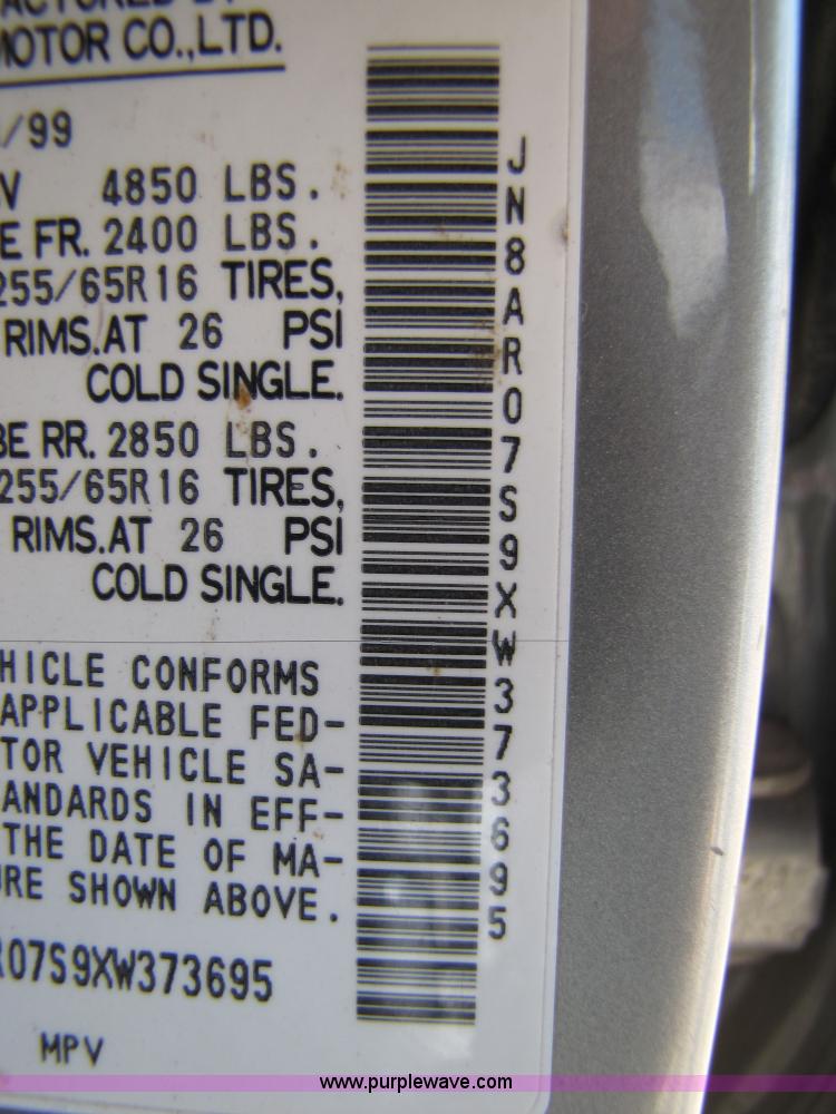 image for item 5273 1999 Nissan Pathfinder