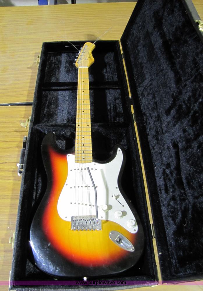 image for item 5333 Harmony electric guitar with case