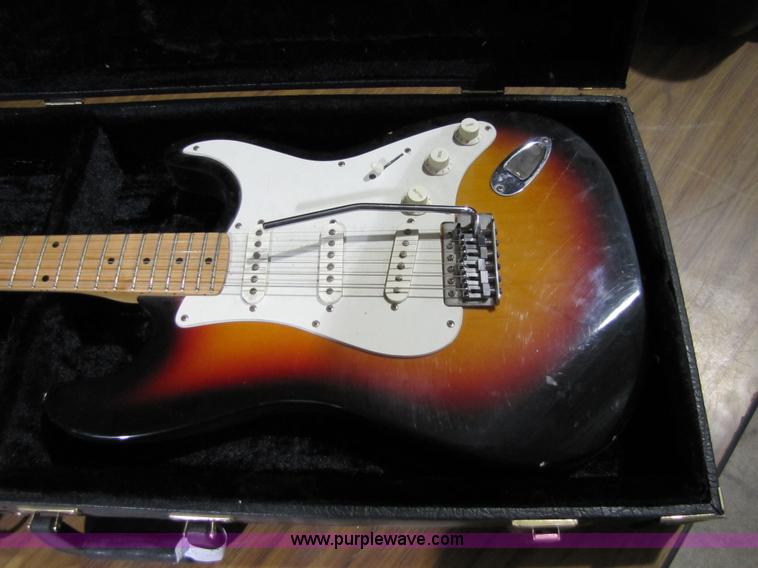 image for item 5333 Harmony electric guitar with case