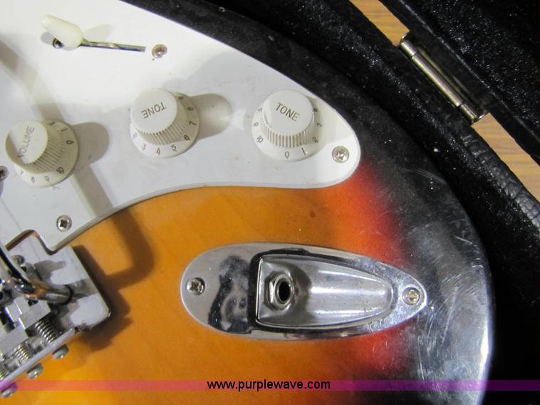 image for item 5333 Harmony electric guitar with case