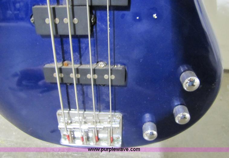 image for item 5335 Ibanez GSR200 bass guitar with case