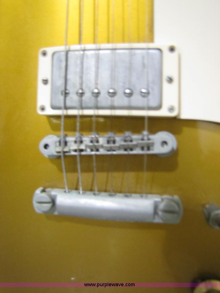 image for item 5336 Gibson Les Paul model electric guitar with case