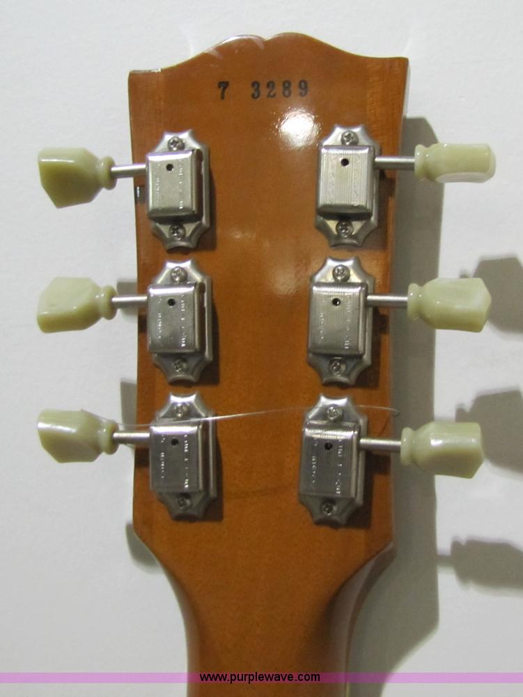 image for item 5336 Gibson Les Paul model electric guitar with case