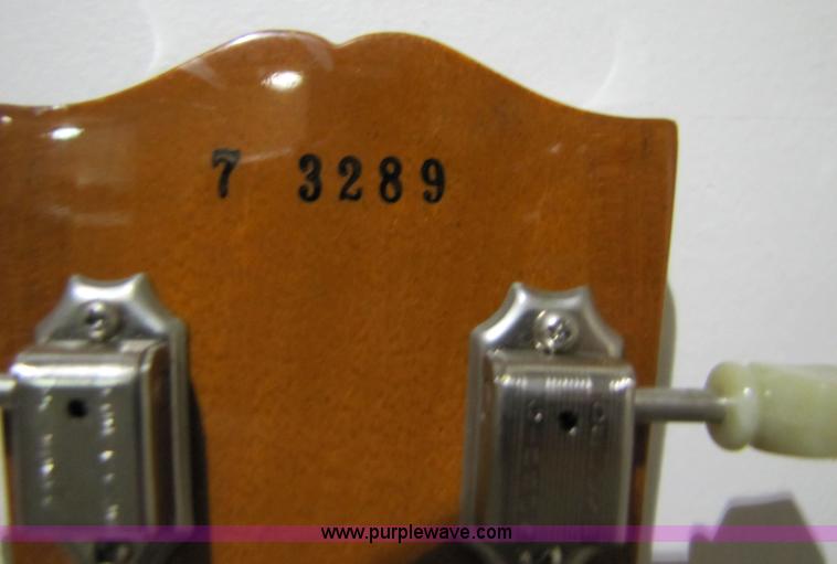 image for item 5336 Gibson Les Paul model electric guitar with case