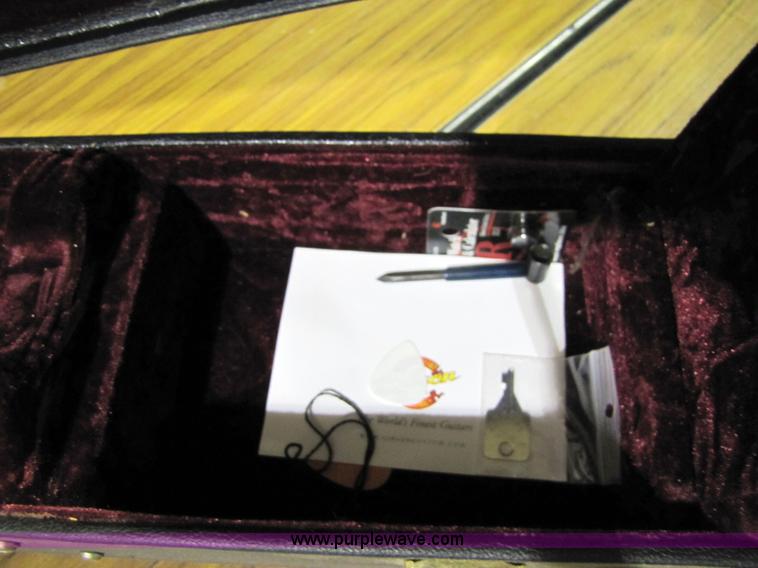 image for item 5336 Gibson Les Paul model electric guitar with case